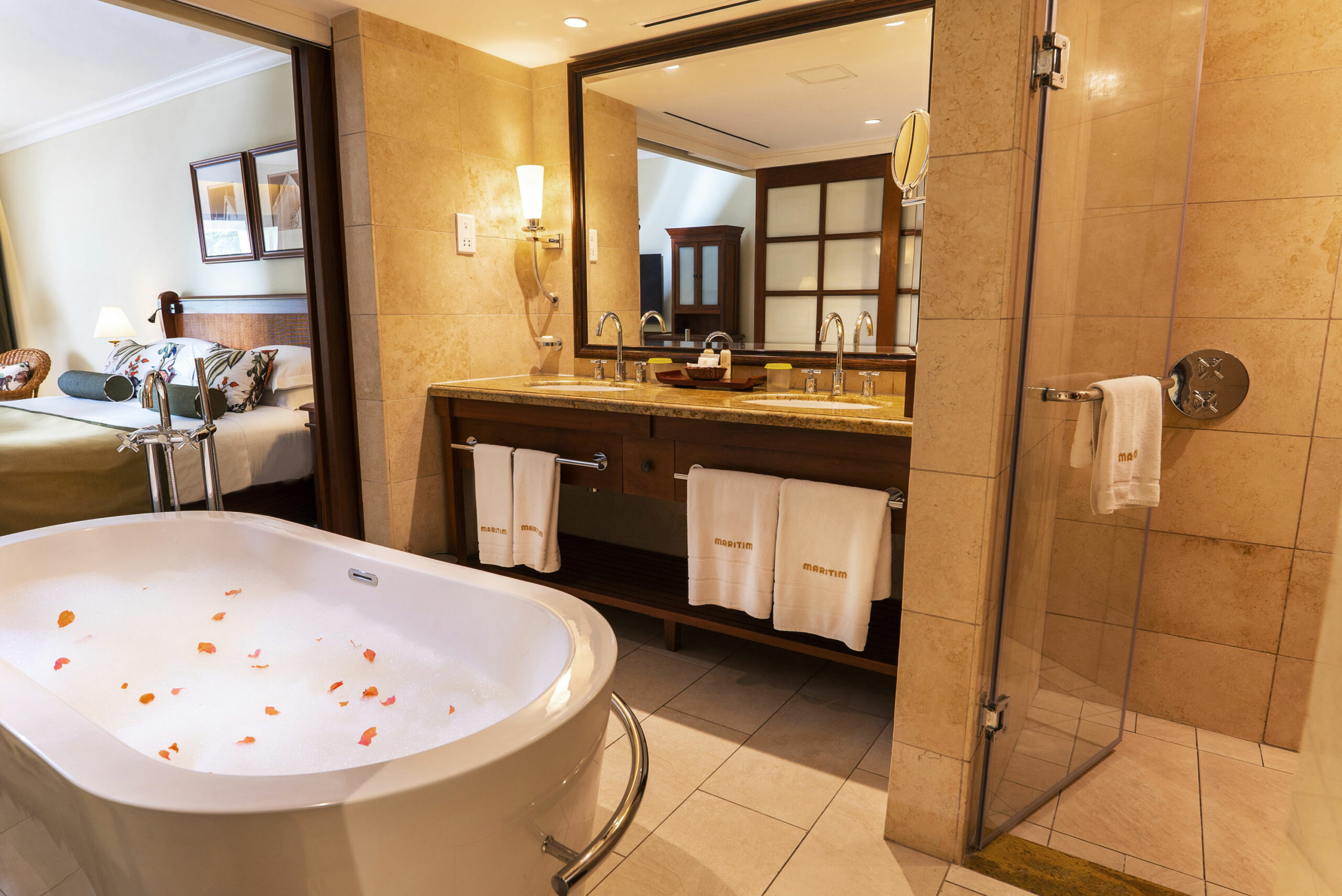 MAU_416_Deluxe-room.jpg